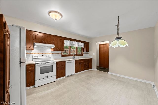 7833 Valley Villas Drive, Parma, OH 44130