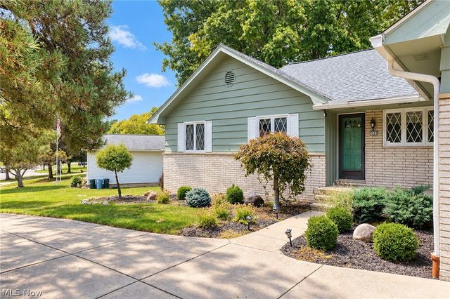 7833 Valley Villas Drive, Parma, OH 44130