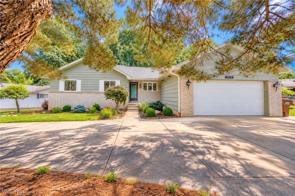 7833 Valley Villas Drive, Parma, OH 44130