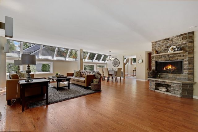 1010 S Summit Street, Barrington, IL 60010