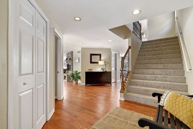 1010 S Summit Street, Barrington, IL 60010