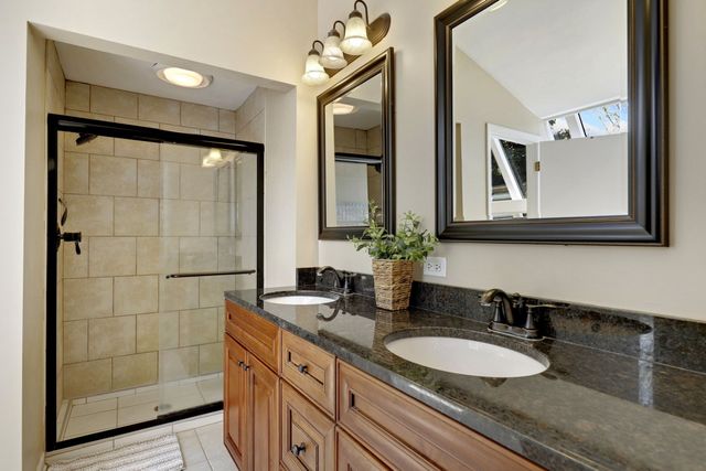 1010 S Summit Street, Barrington, IL 60010