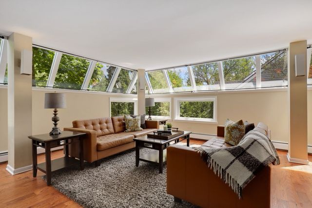 1010 S Summit Street, Barrington, IL 60010