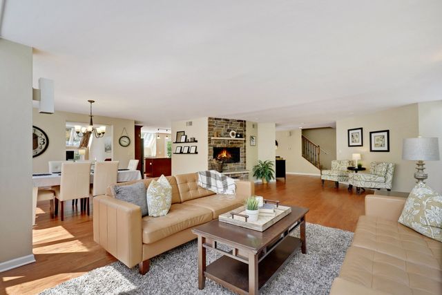 1010 S Summit Street, Barrington, IL 60010