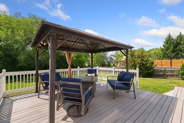 1010 S Summit Street, Barrington, IL 60010