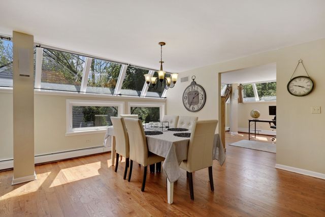 1010 S Summit Street, Barrington, IL 60010