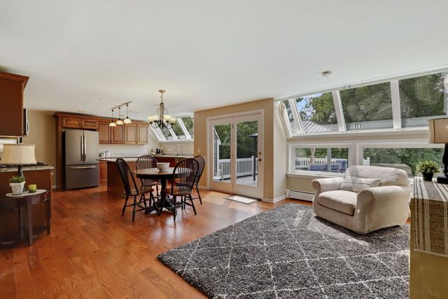 1010 S Summit Street, Barrington, IL 60010