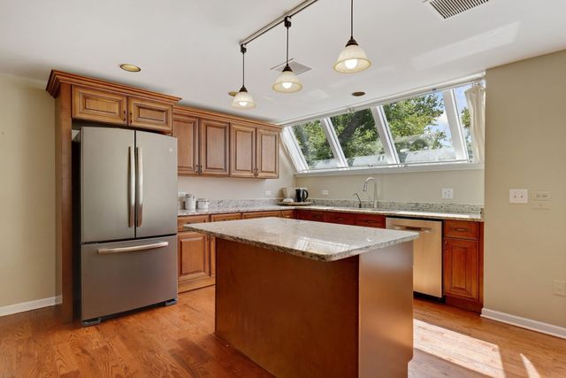 1010 S Summit Street, Barrington, IL 60010