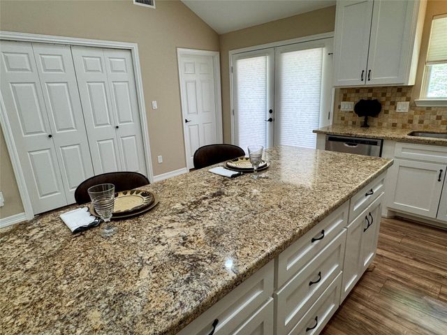 534 Oakdale Drive, Huntsville, TX 77320