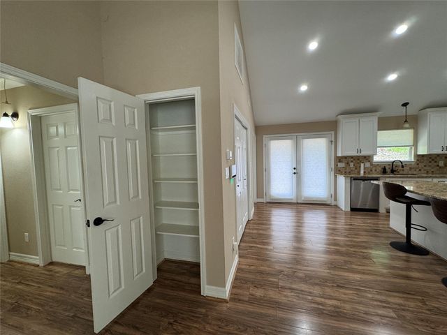 534 Oakdale Drive, Huntsville, TX 77320