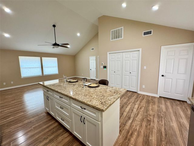 534 Oakdale Drive, Huntsville, TX 77320