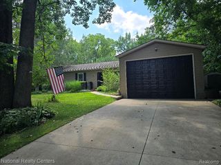 9404 Edward Drive, Brighton, MI 48114