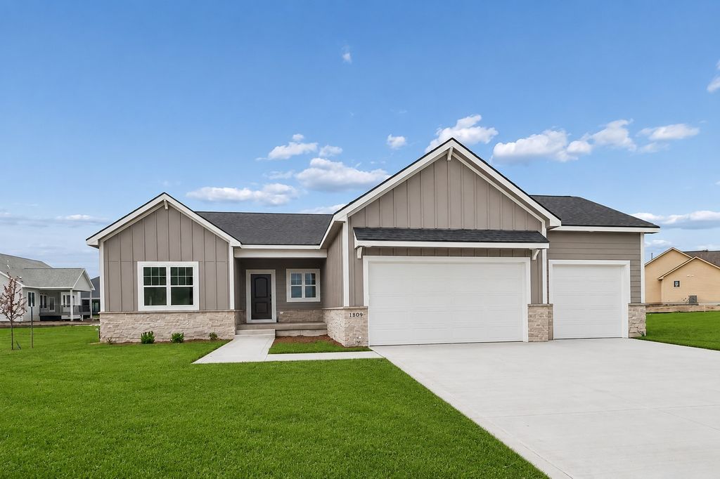 1809 NE Pine Lake Circle, Ankeny, IA 50021