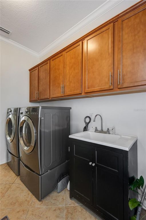 Image 32 of property listing at 614 165TH STREET E, Bradenton, FL 34212