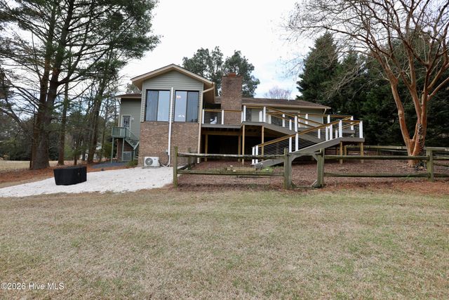 116 Shagbark Court, West End, NC 27376