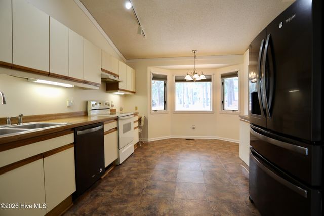 116 Shagbark Court, West End, NC 27376