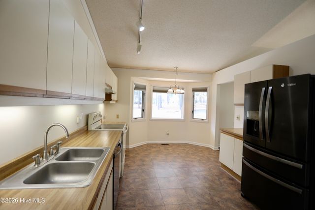 116 Shagbark Court, West End, NC 27376