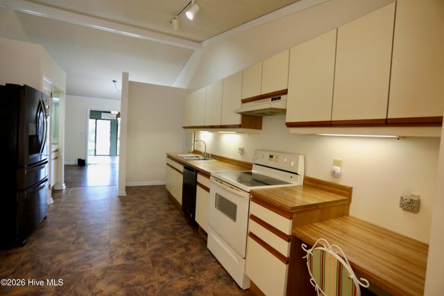 116 Shagbark Court, West End, NC 27376