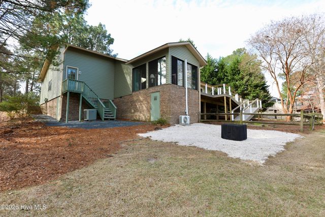 116 Shagbark Court, West End, NC 27376