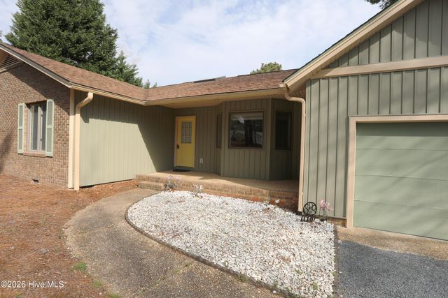 116 Shagbark Court, West End, NC 27376