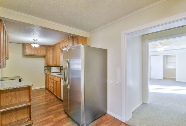 1732 Drollinger, Wichita, KS 67218