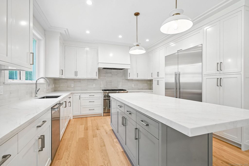 28 Pin Oak Court, Westport, CT 06880