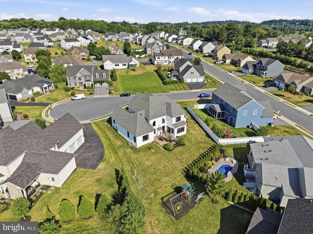 5 ALEXA DR, Lititz, PA 17543