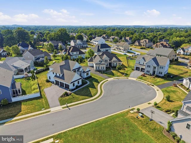 5 ALEXA DR, Lititz, PA 17543