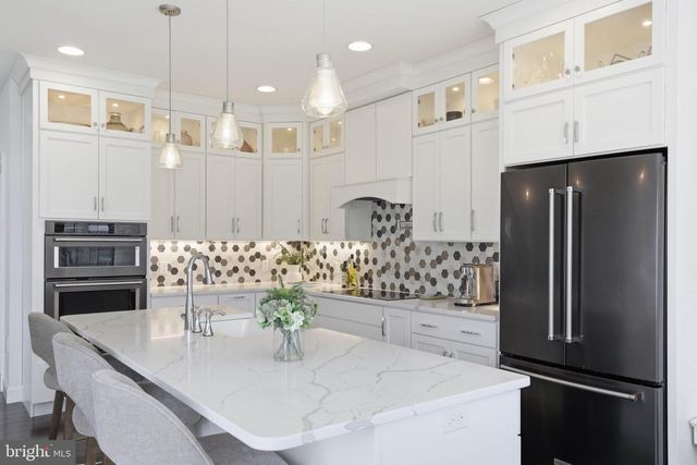 5 ALEXA DR, Lititz, PA 17543