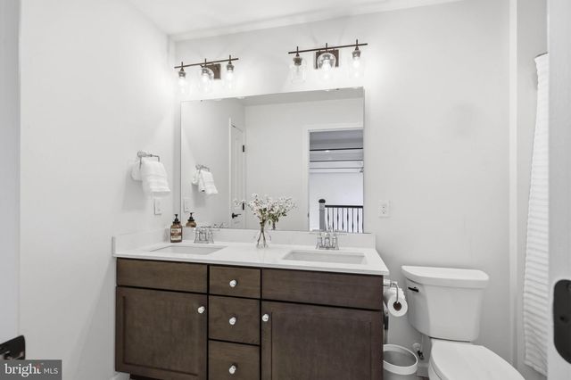 5 ALEXA DR, Lititz, PA 17543