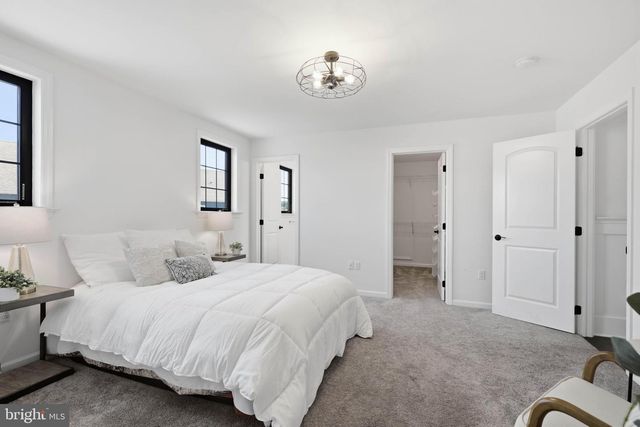 5 ALEXA DR, Lititz, PA 17543
