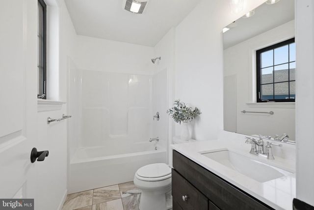 5 ALEXA DR, Lititz, PA 17543