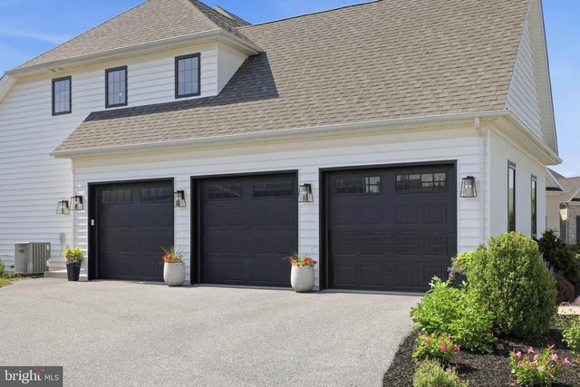 5 ALEXA DR, Lititz, PA 17543