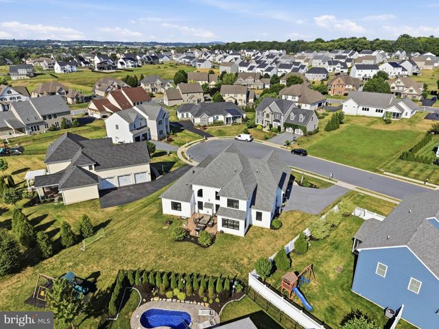 5 ALEXA DR, Lititz, PA 17543