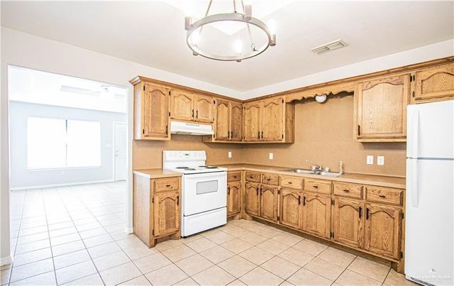 1904 Aruba Drive D, Edinburg, TX 78541