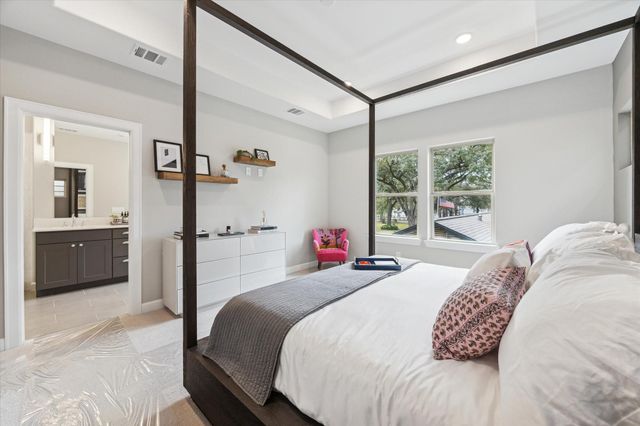 5205 Amber Sunrise Drive, Houston, TX 77018