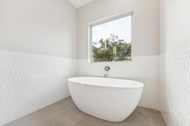 5205 Amber Sunrise Drive, Houston, TX 77018