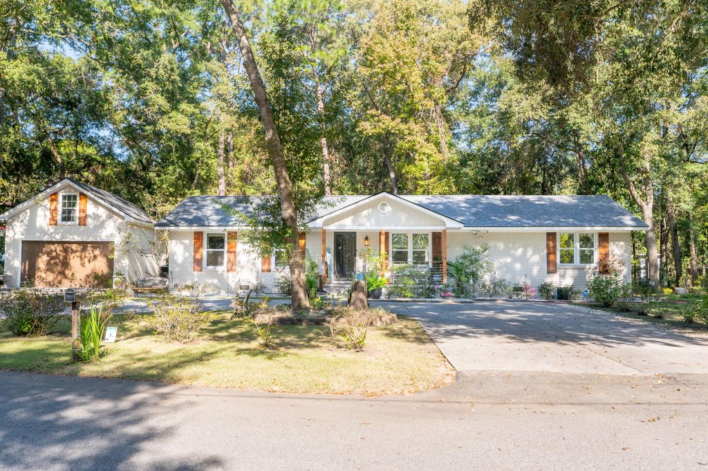 Image 1 of property listing at 5734 Edgar Tumbleston Road, Hollywood, SC 29449