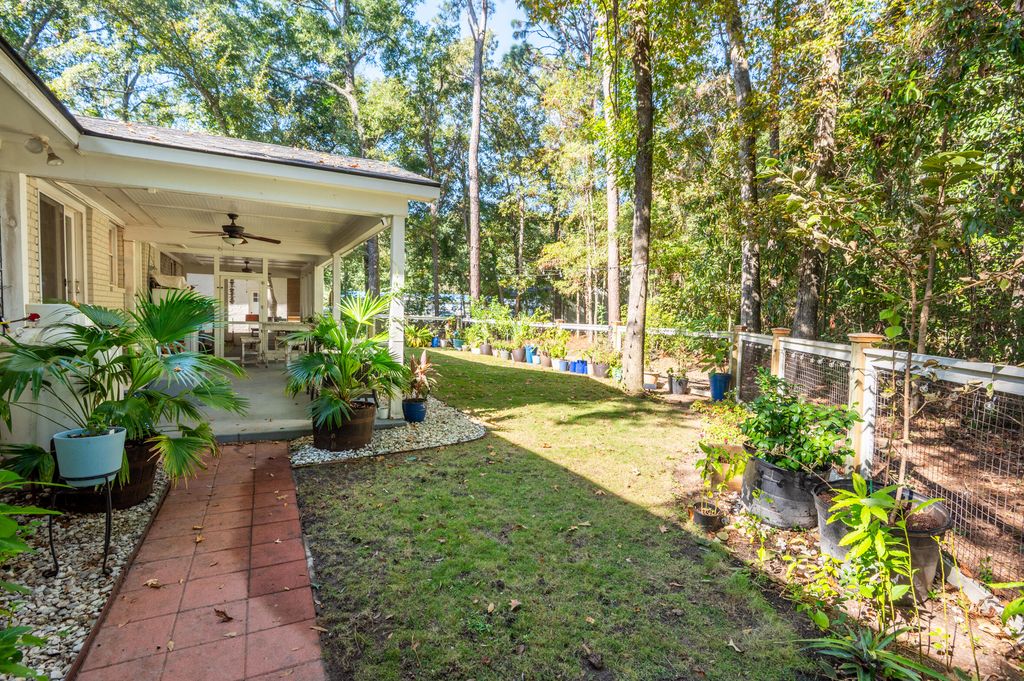 Image 11 of property listing at 5734 Edgar Tumbleston Road, Hollywood, SC 29449