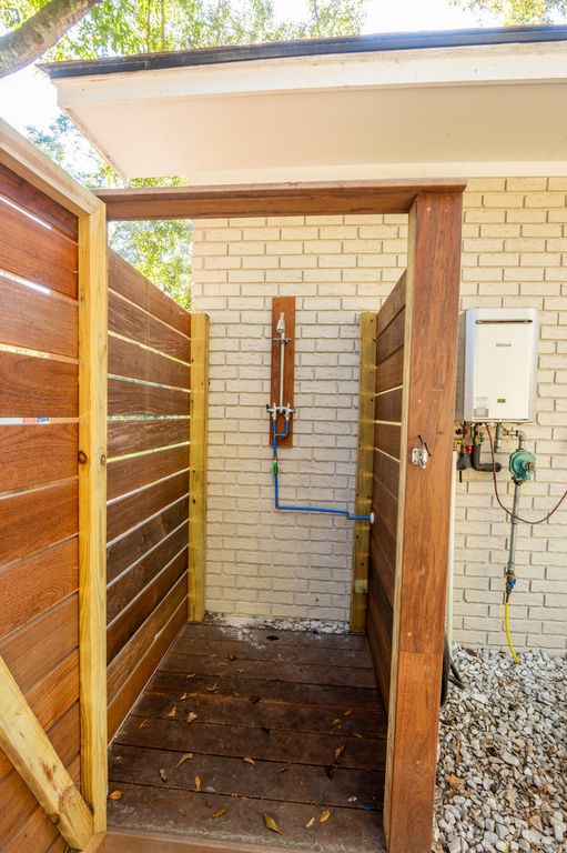 Image 12 of property listing at 5734 Edgar Tumbleston Road, Hollywood, SC 29449