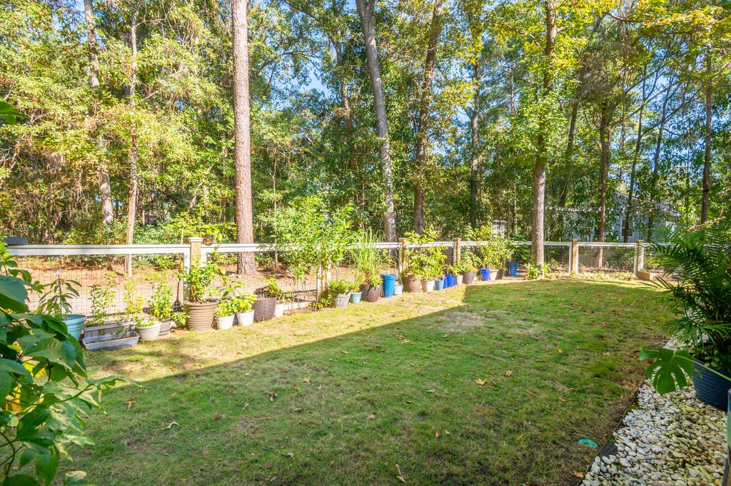 Image 14 of property listing at 5734 Edgar Tumbleston Road, Hollywood, SC 29449