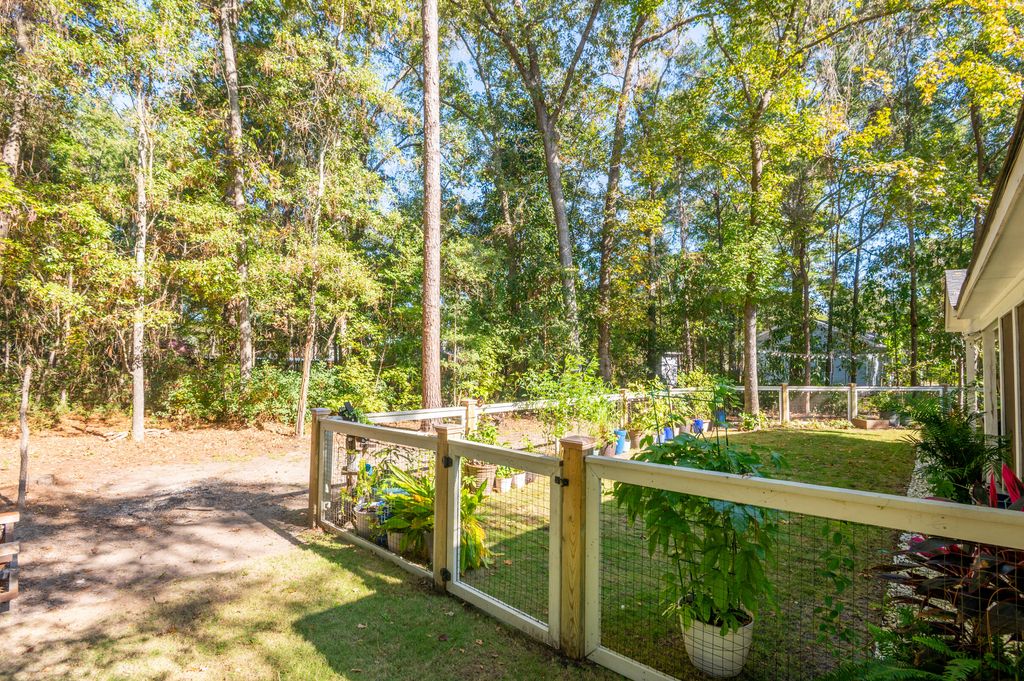 Image 15 of property listing at 5734 Edgar Tumbleston Road, Hollywood, SC 29449