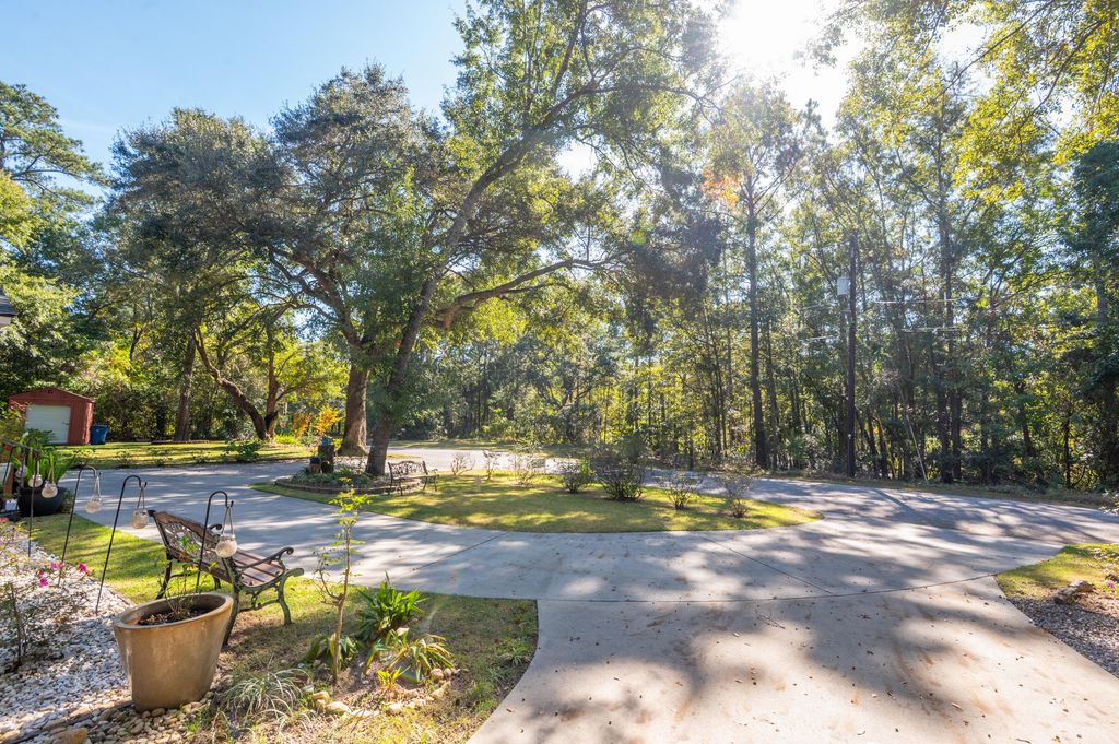 Image 19 of property listing at 5734 Edgar Tumbleston Road, Hollywood, SC 29449