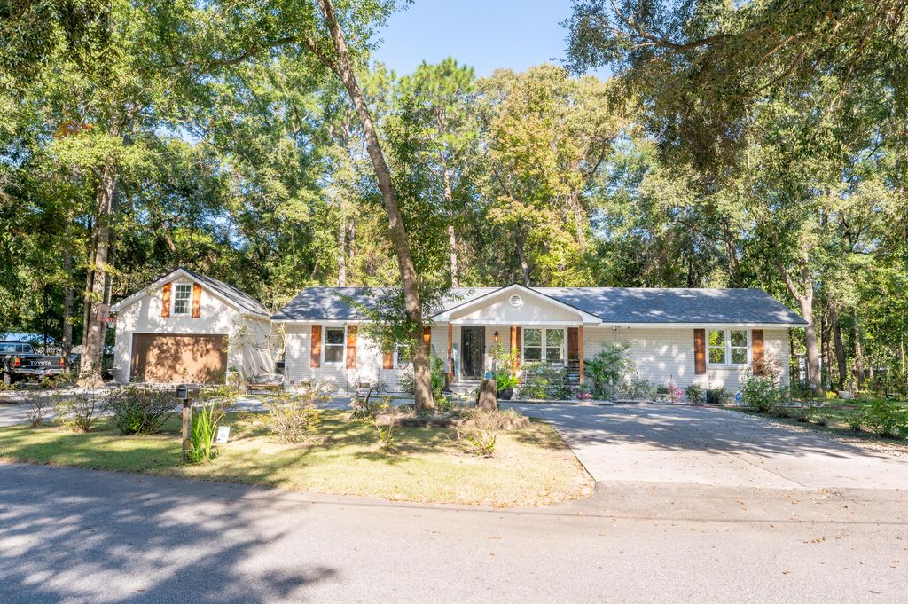 Image 2 of property listing at 5734 Edgar Tumbleston Road, Hollywood, SC 29449