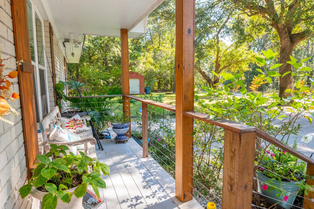 Image 20 of property listing at 5734 Edgar Tumbleston Road, Hollywood, SC 29449