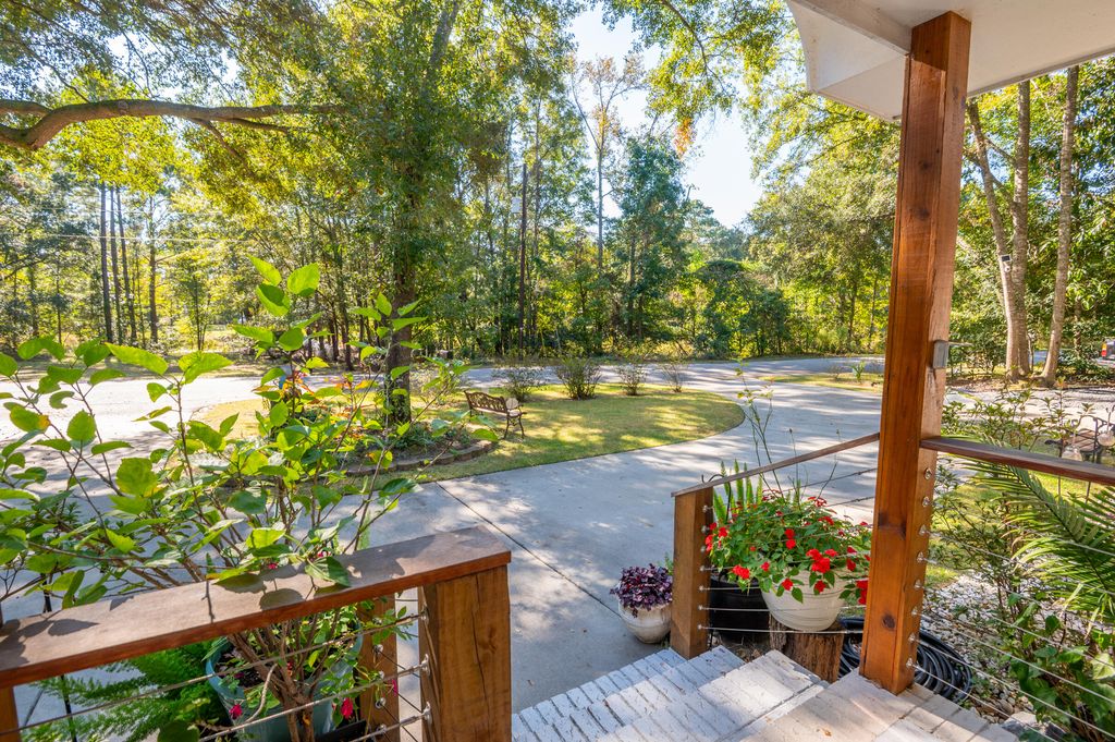 Image 22 of property listing at 5734 Edgar Tumbleston Road, Hollywood, SC 29449