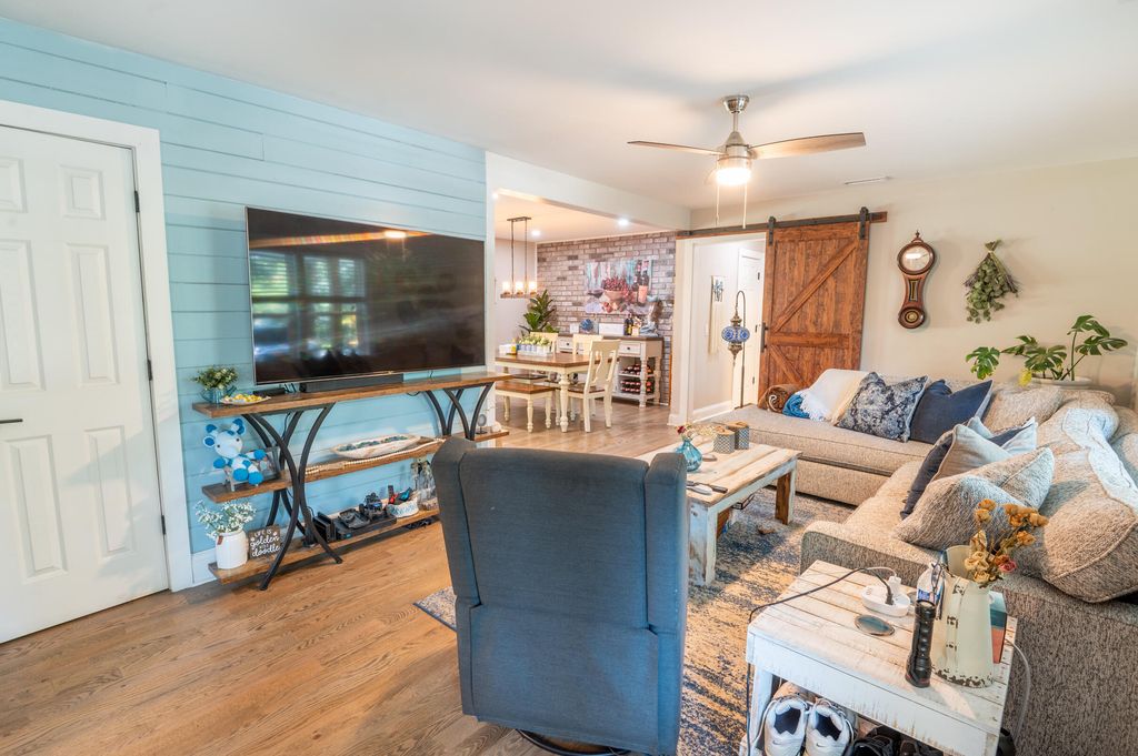 Image 23 of property listing at 5734 Edgar Tumbleston Road, Hollywood, SC 29449