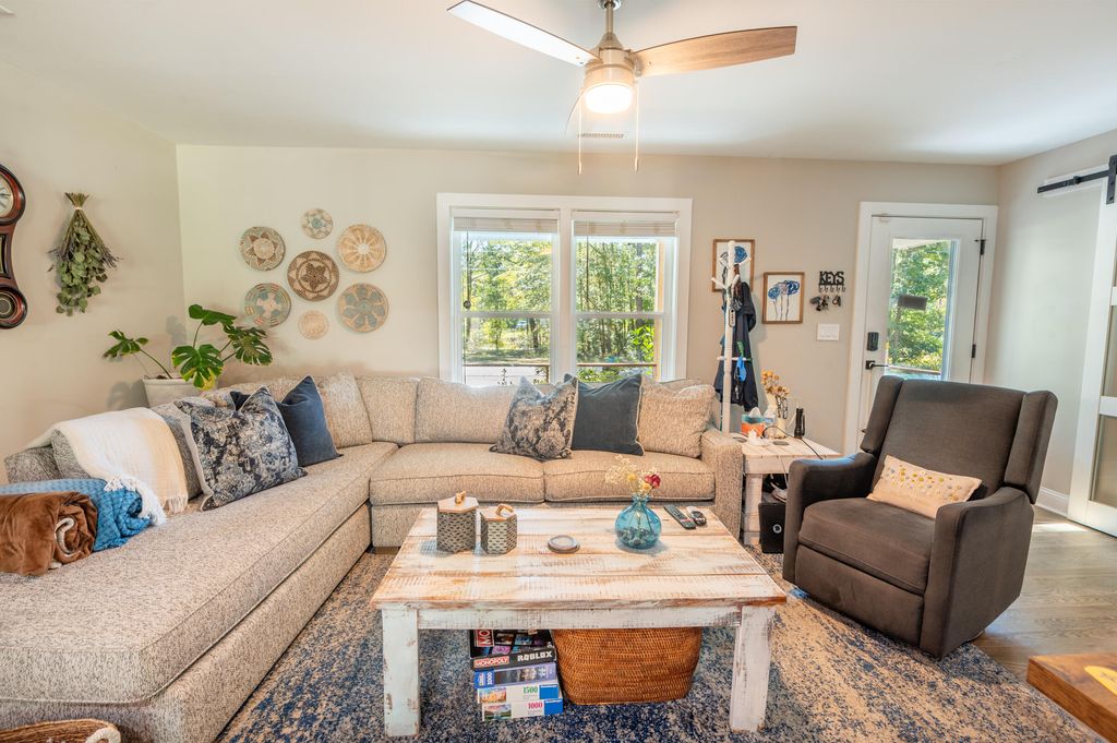 Image 24 of property listing at 5734 Edgar Tumbleston Road, Hollywood, SC 29449