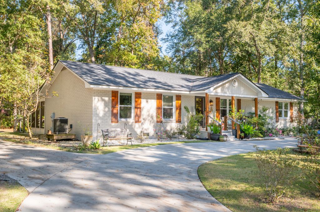 Image 3 of property listing at 5734 Edgar Tumbleston Road, Hollywood, SC 29449