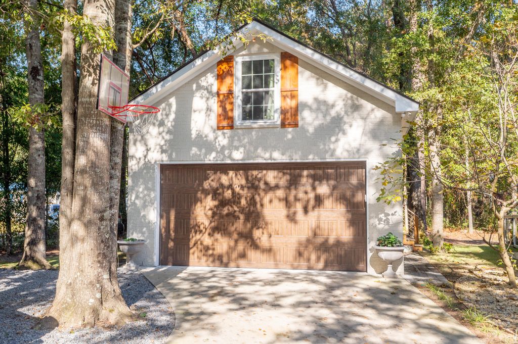 Image 4 of property listing at 5734 Edgar Tumbleston Road, Hollywood, SC 29449